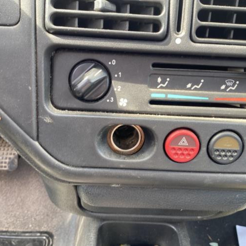 Optique avant principal droit (feux)(phare) PEUGEOT 106 Photo n°18