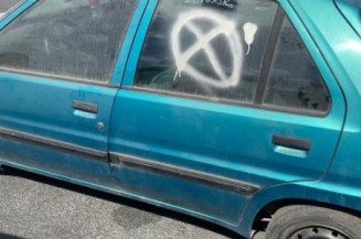 Optique avant principal gauche (feux)(phare) PEUGEOT 106