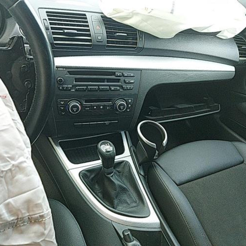 Pare choc arriere BMW SERIE 1 E87 Photo n°14