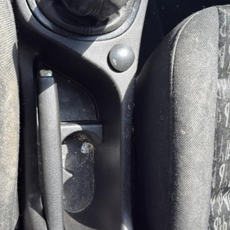 Pretensionneur de ceinture avant droit PEUGEOT 307 Photo n°17