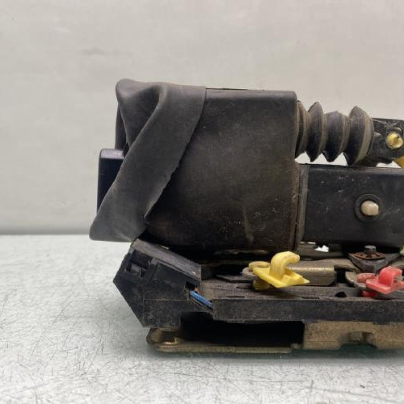 Serrure avant gauche RENAULT R19 Photo n°3