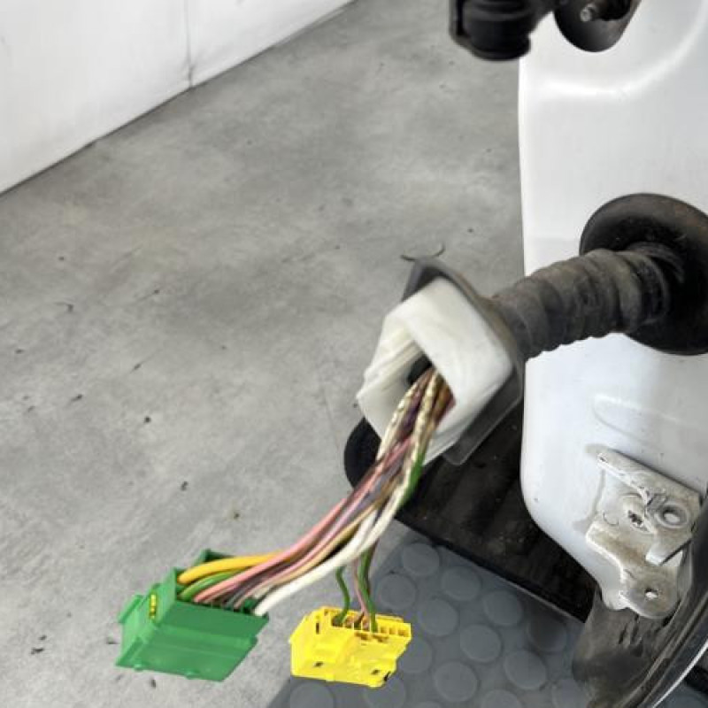 Porte avant gauche PEUGEOT 208 1 Photo n°5