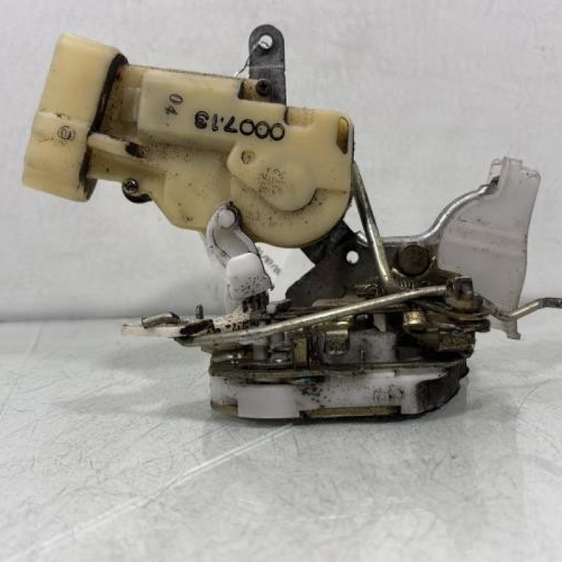 Serrure avant gauche TOYOTA YARIS 1 Photo n°1