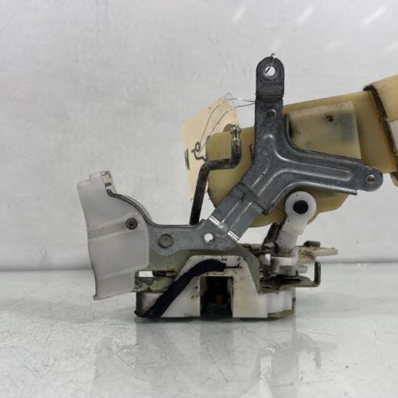 Serrure avant gauche TOYOTA YARIS 1 Photo n°4