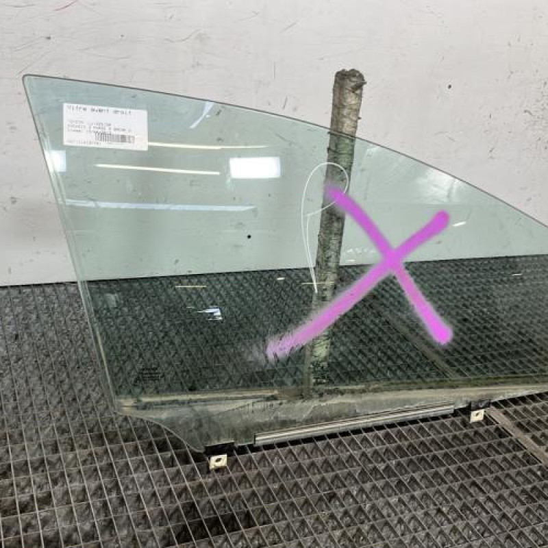 Vitre avant droit TOYOTA AVENSIS 3 Photo n°3