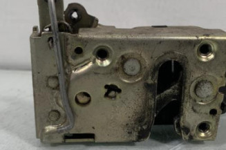 Serrure avant droit PEUGEOT 205