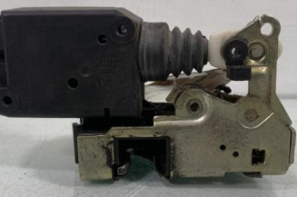 Serrure avant droit PEUGEOT 205