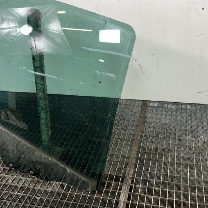 Vitre arriere droit DACIA DUSTER 1 Photo n°2