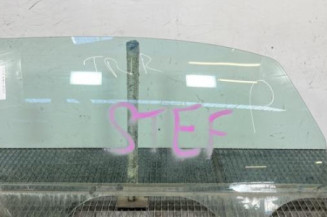 Vitre avant droit PEUGEOT 1007 Photo n°1