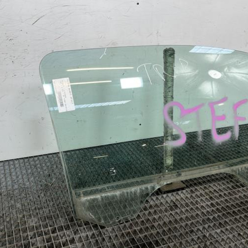 Vitre avant droit PEUGEOT 1007 Photo n°3