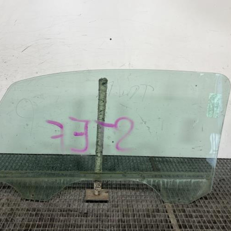 Vitre avant droit PEUGEOT 1007 Photo n°4