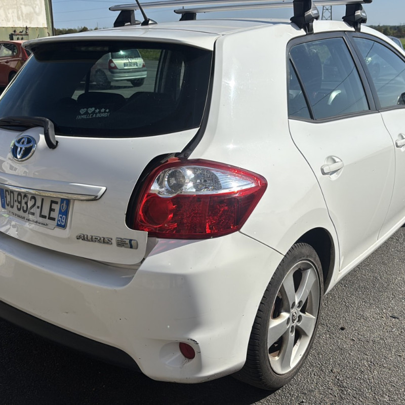 TOYOTA AURIS 1 PHASE 2 1.8i - 16V HYBRID Photo n°3