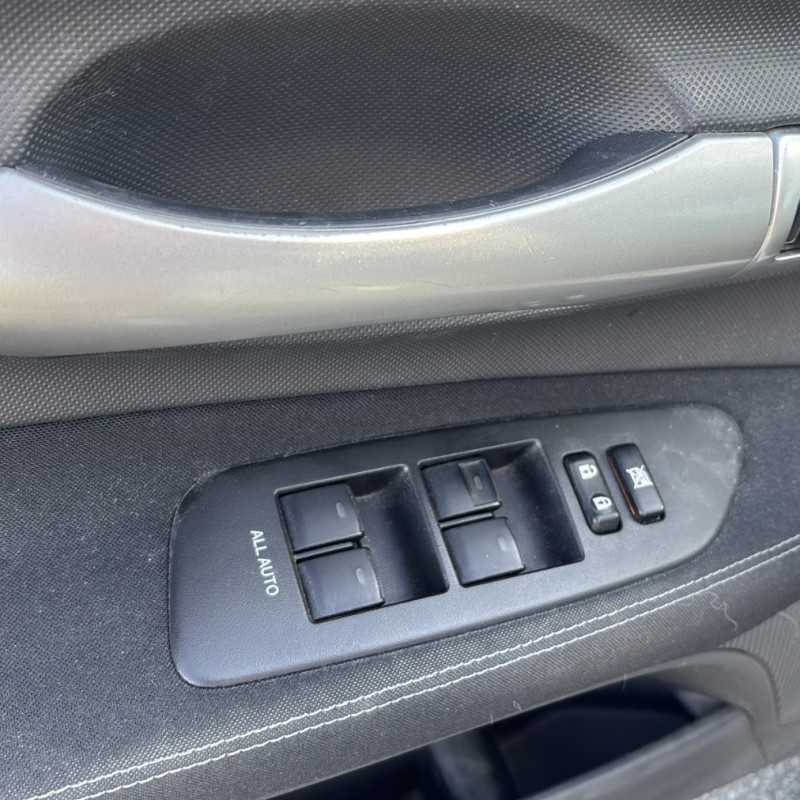 TOYOTA AURIS 1 PHASE 2 1.8i - 16V HYBRID Photo n°10