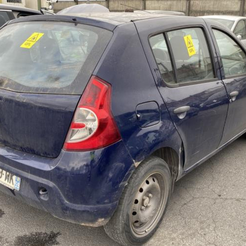 Pare boue avant droit DACIA SANDERO 1 Photo n°8
