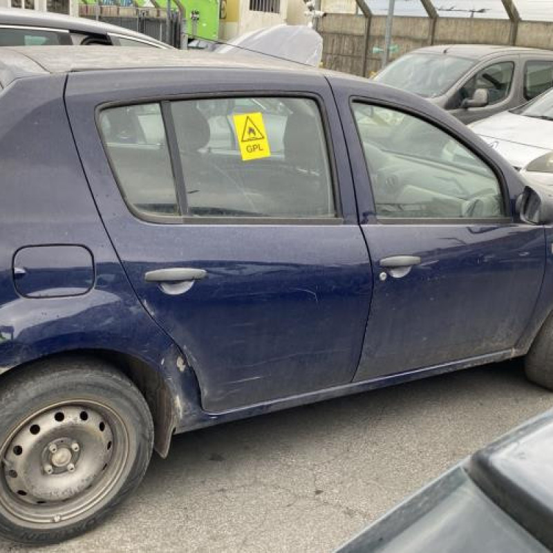 Pare boue avant droit DACIA SANDERO 1 Photo n°11