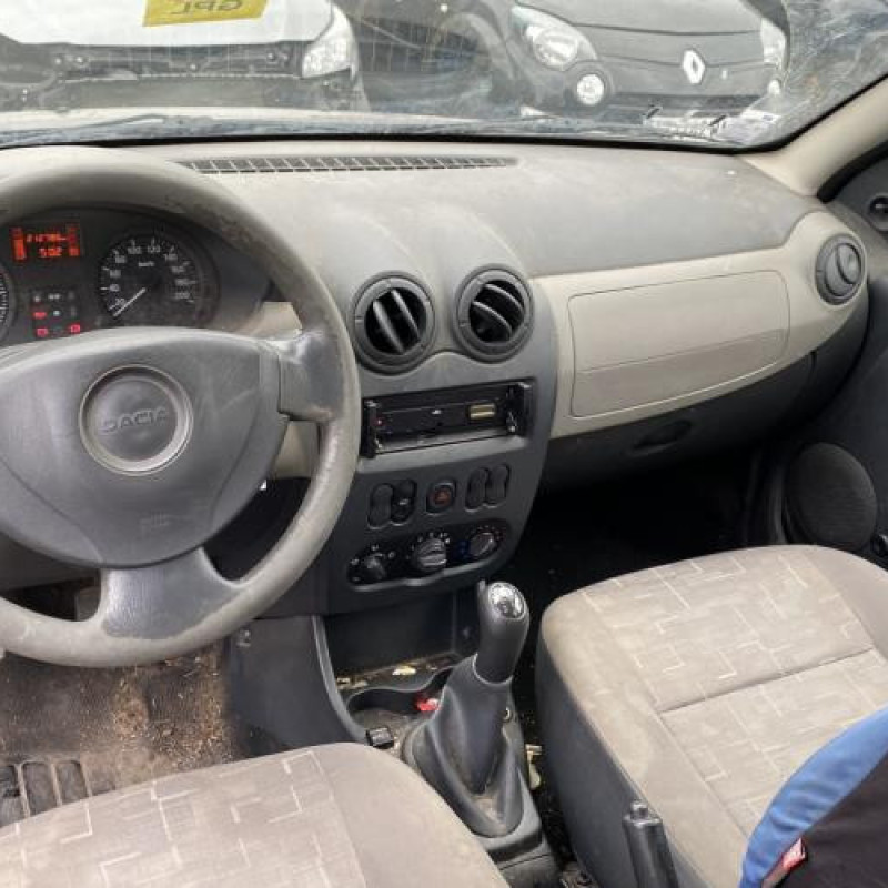 Pare boue avant droit DACIA SANDERO 1 Photo n°20