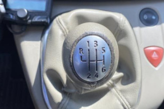 Pare boue avant droit RENAULT SCENIC 2