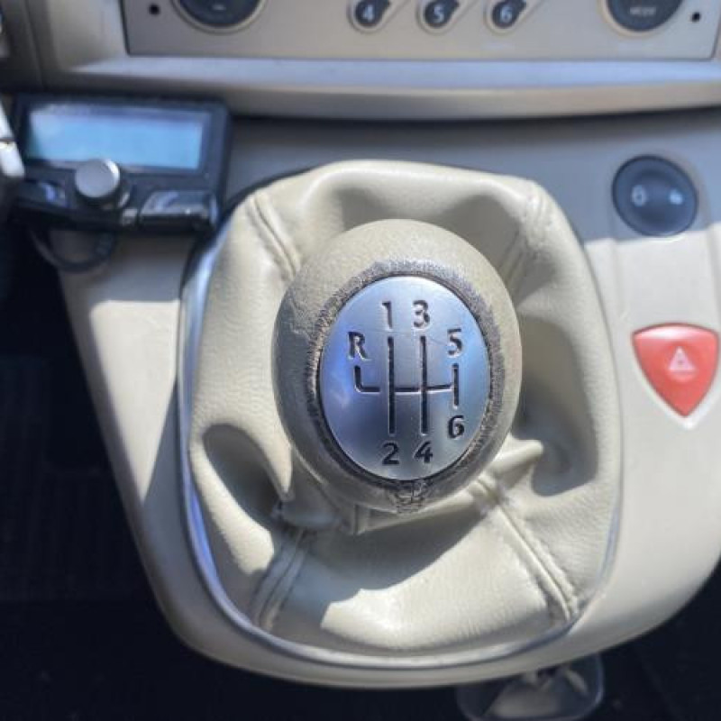 Pare boue avant droit RENAULT SCENIC 2 Photo n°20