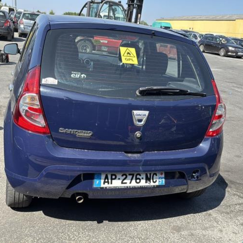 Pare boue avant droit DACIA SANDERO 1 Photo n°9