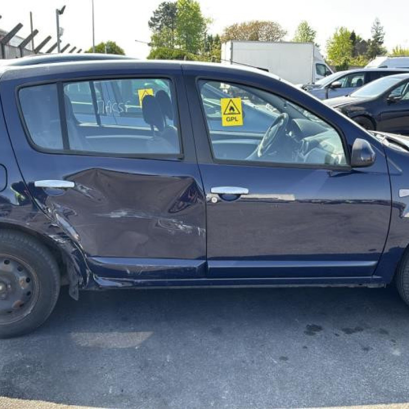 Pare boue avant droit DACIA SANDERO 1 Photo n°11