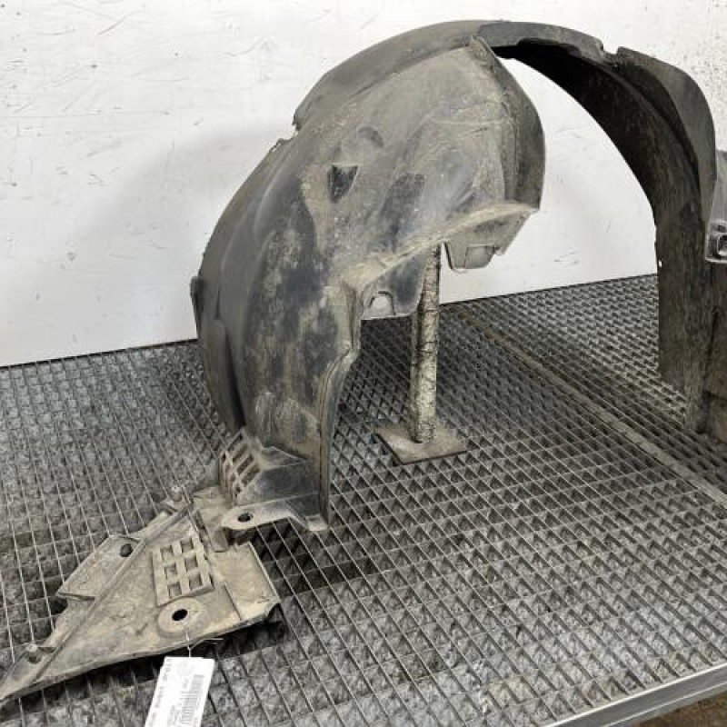 Pare boue avant droit DACIA SANDERO 2 Photo n°2