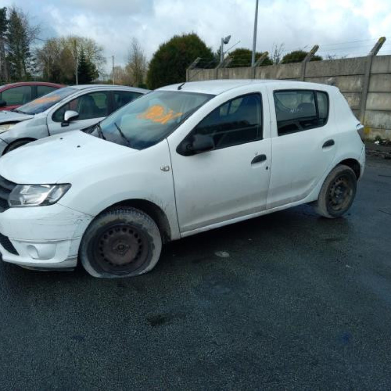 Pare boue avant droit DACIA SANDERO 2 Photo n°7