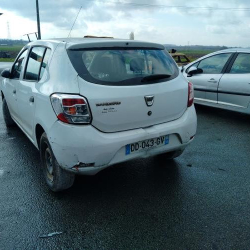 Pare boue avant droit DACIA SANDERO 2 Photo n°8