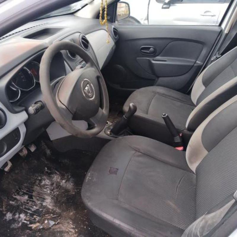 Pare boue avant droit DACIA SANDERO 2 Photo n°9