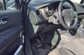 Pare boue arriere droit PEUGEOT 5008 1