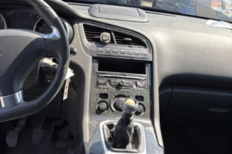 Pare boue avant droit PEUGEOT 5008 1