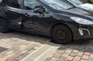 Pare boue arriere droit PEUGEOT 308 1