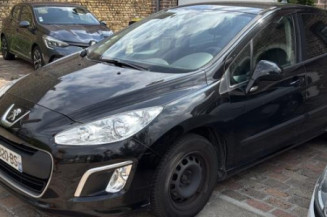 Pare boue arriere droit PEUGEOT 308 1