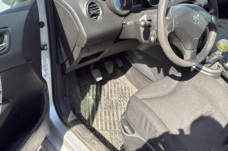 Pare boue avant droit PEUGEOT 308 1