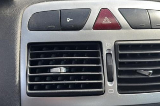 Pare boue avant droit PEUGEOT 307