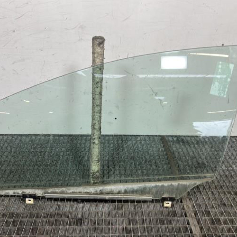 Vitre avant gauche TOYOTA AVENSIS 3 Photo n°1