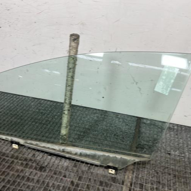 Vitre avant gauche TOYOTA AVENSIS 3 Photo n°3