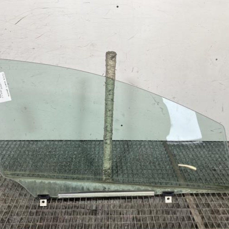 Vitre avant gauche TOYOTA AVENSIS 3 Photo n°4