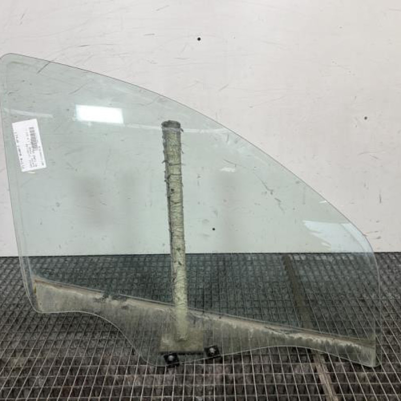 Vitre avant droit DACIA DUSTER 1 Photo n°1