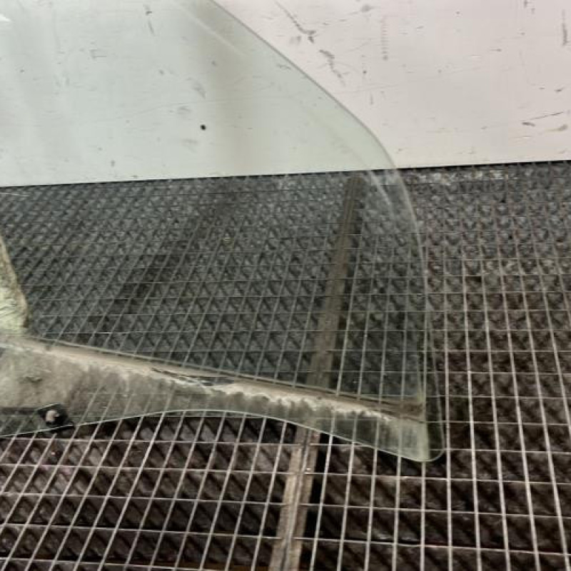 Vitre avant droit DACIA DUSTER 1 Photo n°2