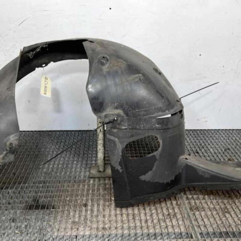 Pare boue avant gauche VOLKSWAGEN PASSAT 5 Photo n°2