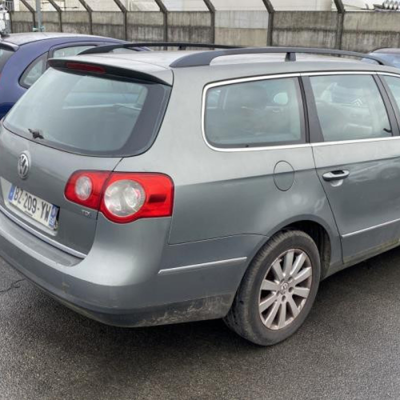 Pare boue avant gauche VOLKSWAGEN PASSAT 5 Photo n°12