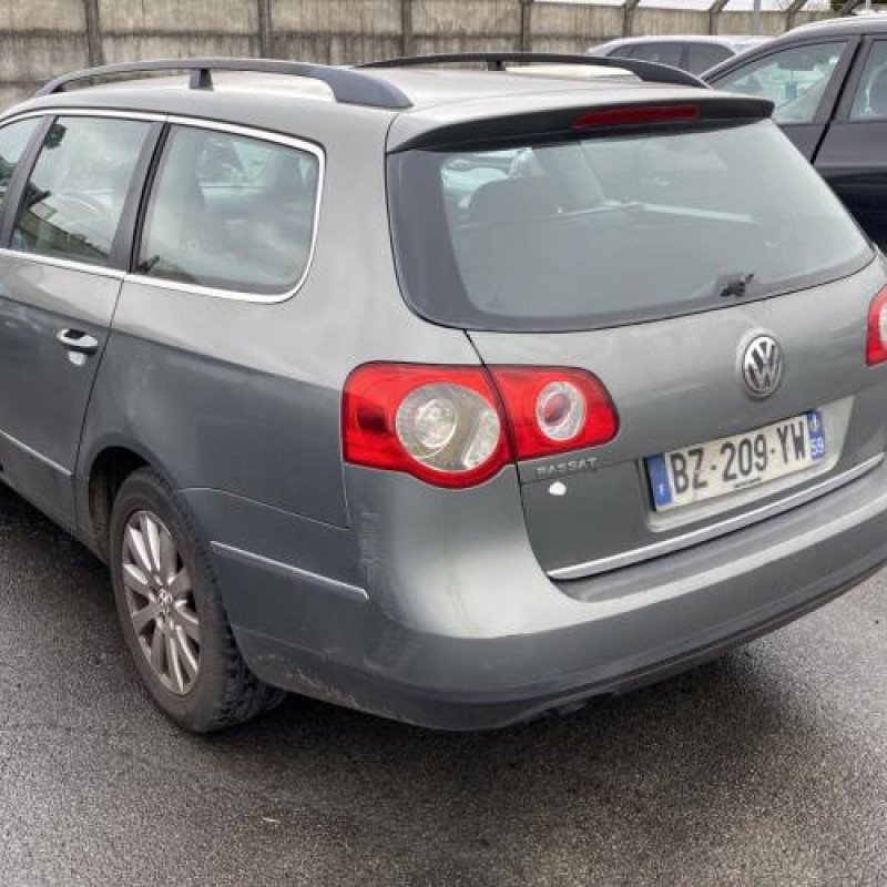 Pare boue avant gauche VOLKSWAGEN PASSAT 5 Photo n°13