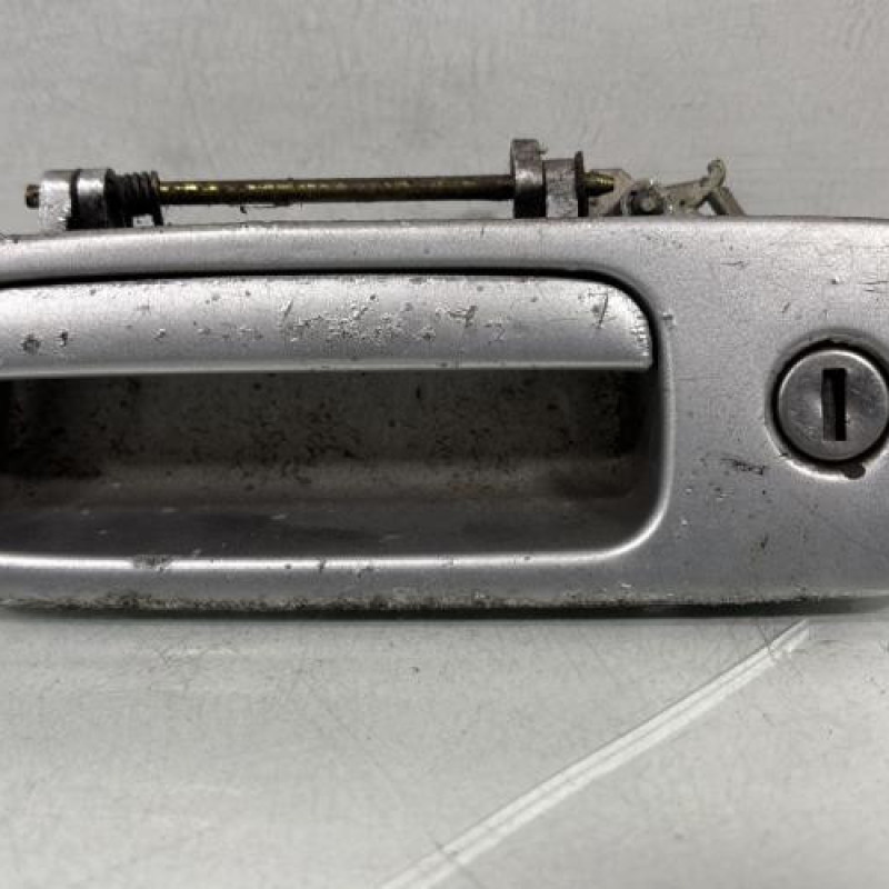 Poignee porte coffre VOLKSWAGEN GOLF 4 Photo n°1