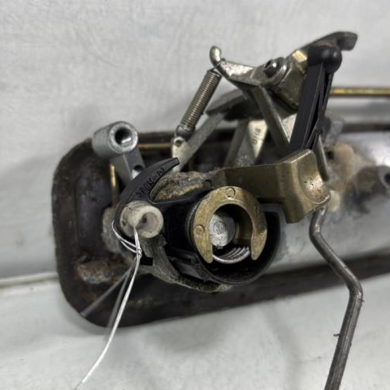 Poignee porte coffre VOLKSWAGEN GOLF 4 Photo n°3