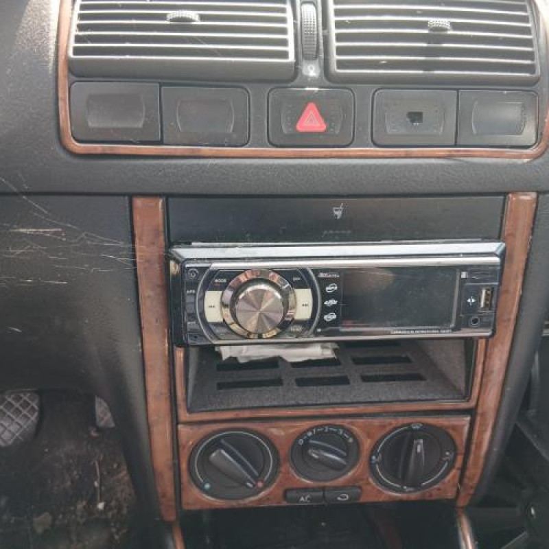 Poignee porte coffre VOLKSWAGEN GOLF 4 Photo n°20