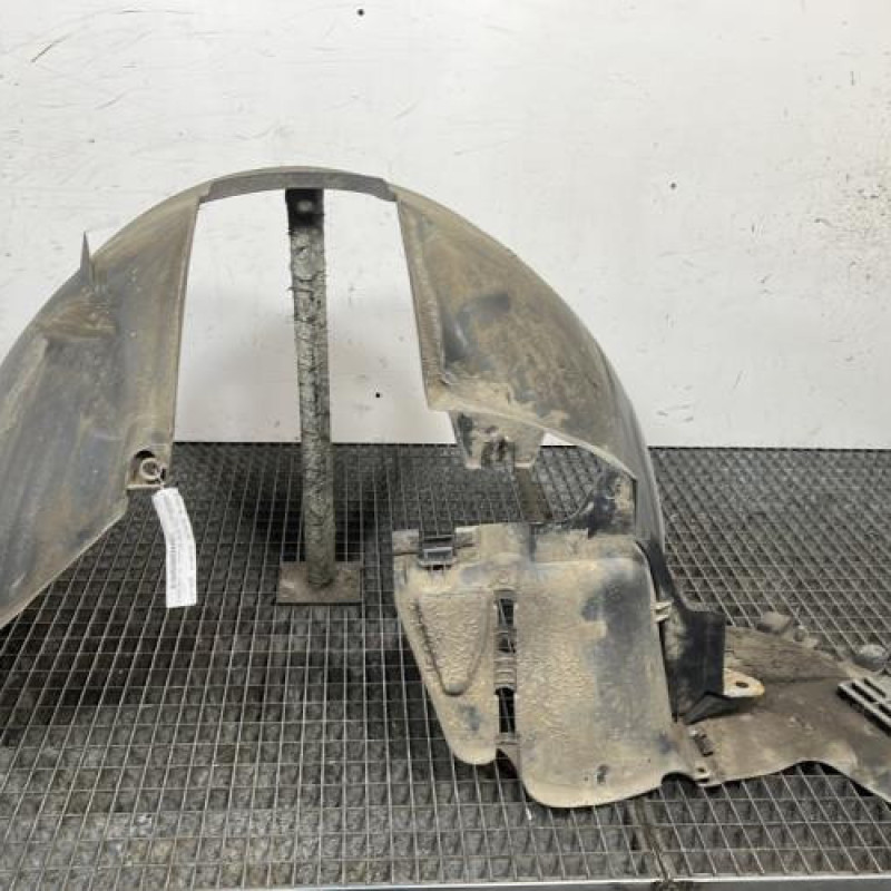 Pare boue avant gauche DACIA SANDERO 1 Photo n°1