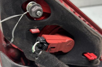 Feu arriere secondaire gauche (feux) PEUGEOT 3008 1