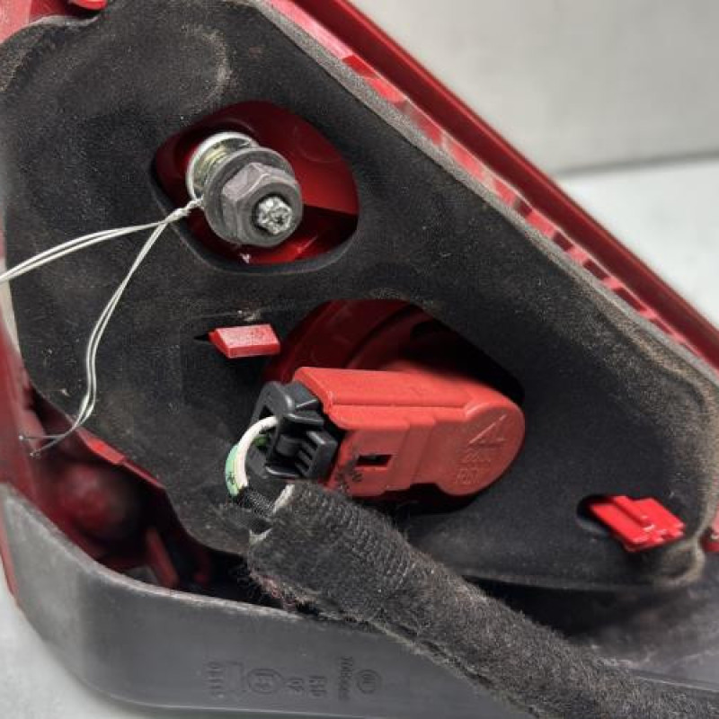 Feu arriere secondaire gauche (feux) PEUGEOT 3008 1 Photo n°3