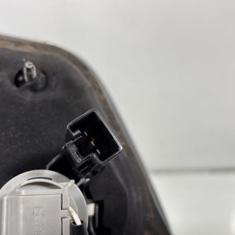 Feu arriere secondaire droit (feux) TOYOTA AVENSIS 3 Photo n°3