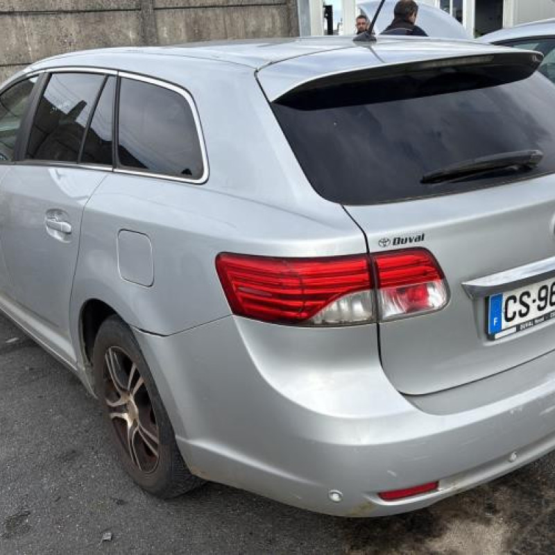 Feu arriere secondaire droit (feux) TOYOTA AVENSIS 3 Photo n°9